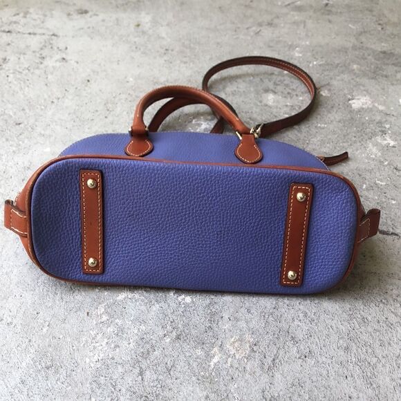 Dooney & Burke pebble grain bitsy bag - Picture 5 of 9